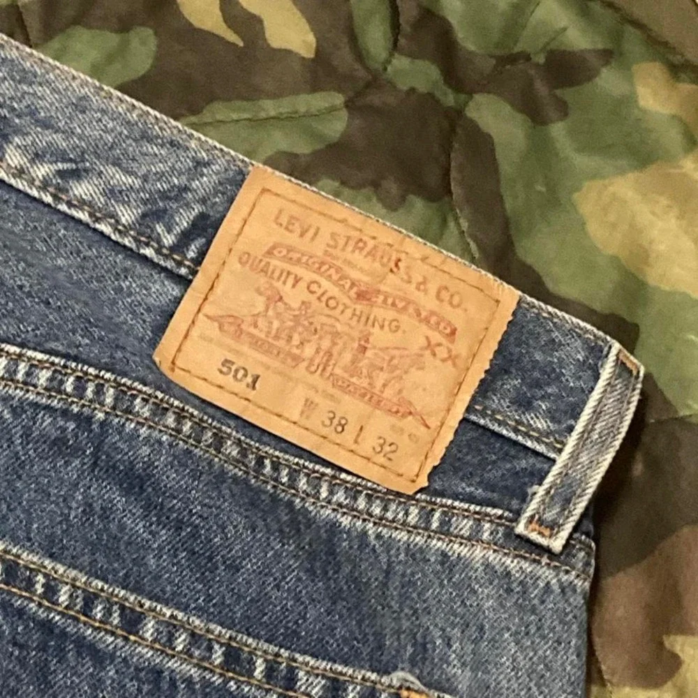 Vintage 00s Levi's 501xx button fly denim‎ paper tag